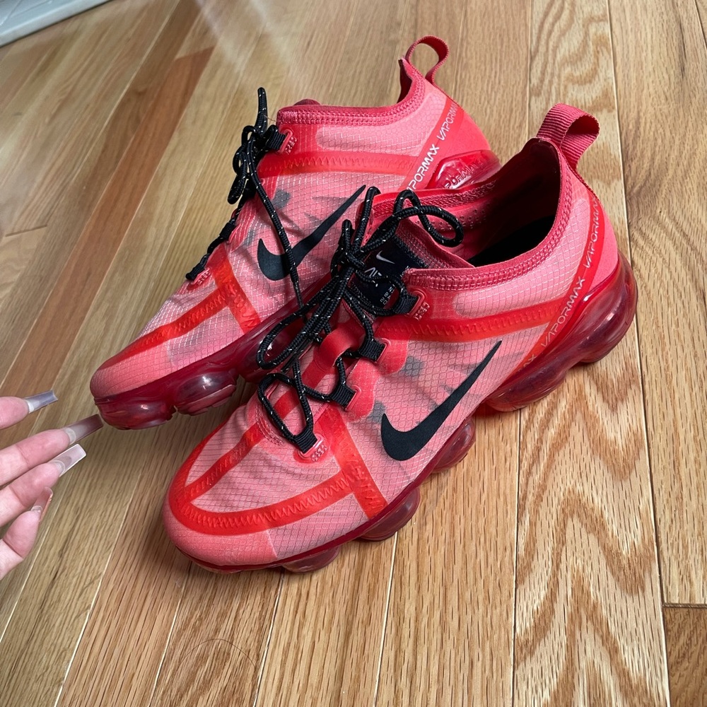 Nike Vapor Max red